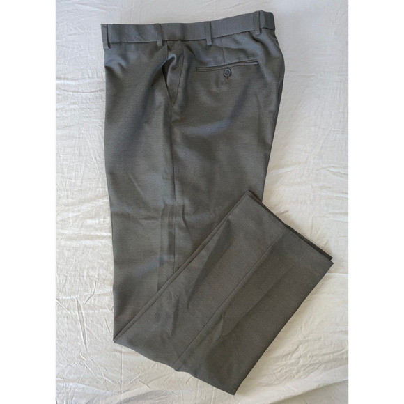 IZOD Flat Front Microfiber Easy Care Chino Pants. Gray. Men's 35X34, EUC!! - Picture 1 of 9